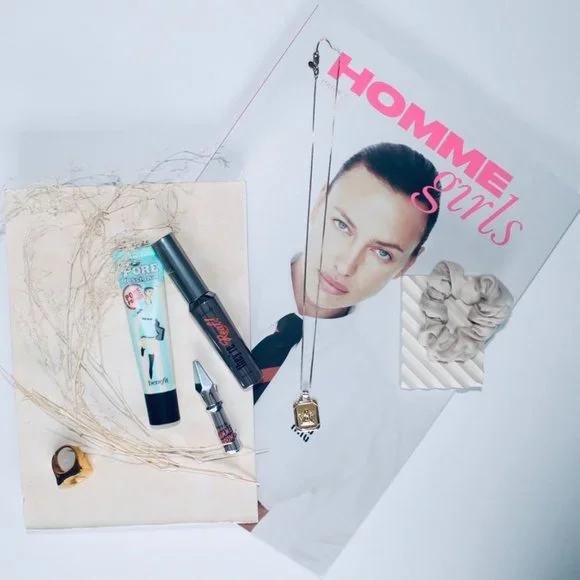 BENEFIT COSMETICS Kit - Picture 1 of 6